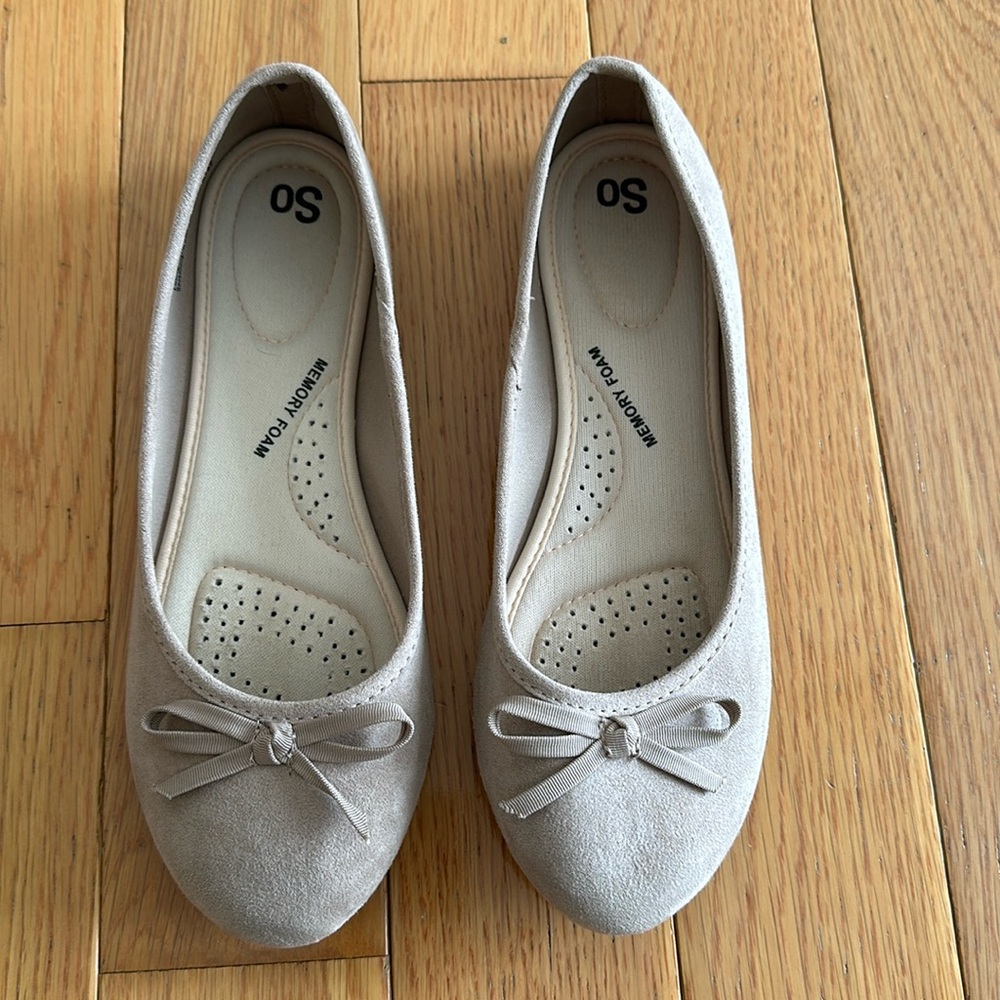 Women’s dressy flats